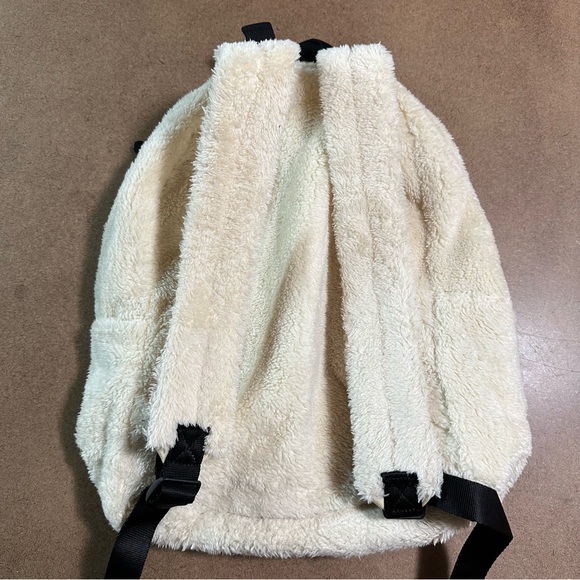 Fuzzy backpack - Picture 9 of 14